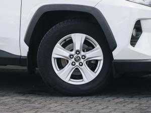 Toyota RAV4 2.0 GX auto - Image 2