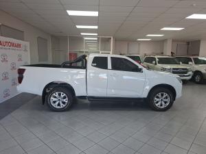 Isuzu D-Max 1.9TD Extended cab LS auto - Image 3