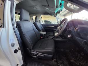 Toyota Hilux 2.4GD-6 Xtra cab Raider manual - Image 11