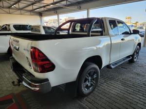 Toyota Hilux 2.4GD-6 Xtra cab Raider manual - Image 2