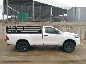 Toyota Hilux 2.4GD-6 single cab 4x4 Raider manual - Image 3