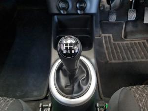 Toyota Vitz 1.0 XR manual - Image 11