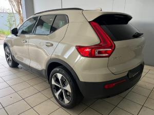 Volvo XC40 B4 Plus Dark - Image 3