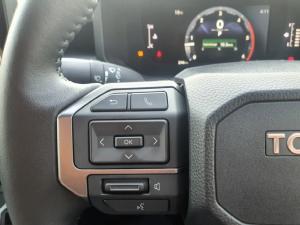 Toyota Hilux 2.8GD-6 double cab Raider 4x4 - Image 10
