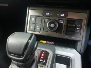 Toyota Hilux 2.8GD-6 double cab Raider 4x4 - Image 12