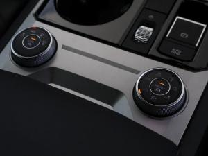 Volkswagen Touareg V6 TDI Executive R-Line - Image 17
