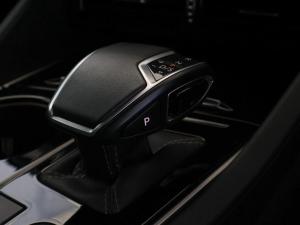 Volkswagen Touareg V6 TDI Executive R-Line - Image 21