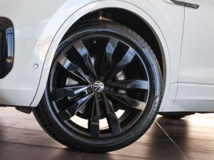 Volkswagen Touareg V6 TDI Executive R-Line - Image 3