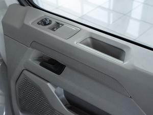Volkswagen Transporter 2.0TDI Kombi SWB Basic - Image 16