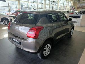 Suzuki Swift 1.2 GLX auto - Image 3