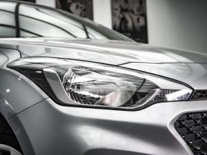 Hyundai i20 1.4 Motion auto - Image 2