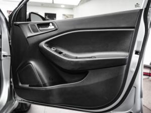 Hyundai i20 1.4 Motion auto - Image 6
