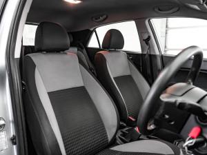 Hyundai i20 1.4 Motion auto - Image 9