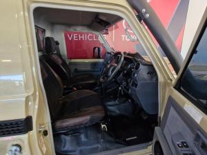 Toyota Land Cruiser 79 2.8GD-6 single cab auto - Image 15