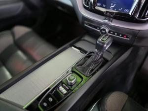 Volvo XC60 D4 AWD R-Design - Image 16