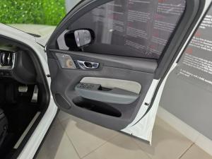 Volvo XC60 D4 AWD R-Design - Image 18