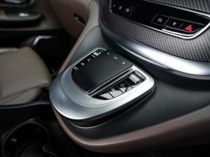 Mercedes-Benz V-Class V300d Exclusive - Image 13