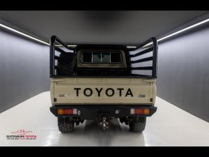 Toyota Land Cruiser 79 4.5D-4D LX V8 single cab - Image 5