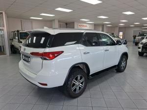 Toyota Fortuner 2.4GD-6 manual - Image 2