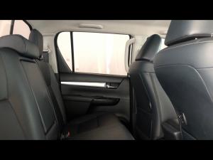 Toyota Hilux 2.8GD-6 48V double cab Raider - Image 12