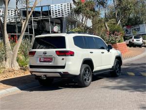 Toyota Land Cruiser 300 3.3D GR-Sport - Image 2