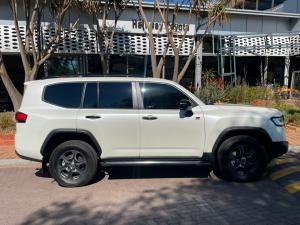 Toyota Land Cruiser 300 3.3D GR-Sport - Image 3