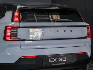 Volvo EX30 Single Motor Extended Range Ultra - Image 3