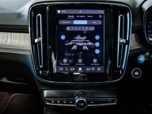 Volvo XC40 B4 Plus Dark - Image 3