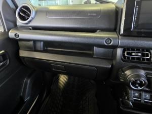 Suzuki Jimny 1.5 GLX AllGrip 3-door manual - Image 15