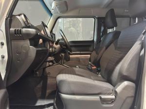 Suzuki Jimny 1.5 GLX AllGrip 5-door auto - Image 15