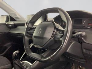 Peugeot 208 1.2 Active - Image 19