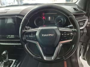 Isuzu D-MAX 3.0 Ddi V-CROSS HR automatic D/C - Image 18