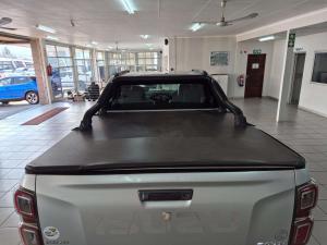 Isuzu D-MAX 3.0 Ddi V-CROSS HR automatic D/C - Image 6