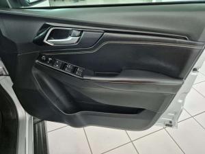 Isuzu D-MAX 3.0 Ddi V-CROSS HR automatic D/C - Image 8