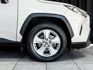 Toyota RAV4 2.0 GX auto - Image 11