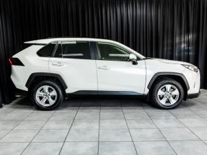 Toyota RAV4 2.0 GX auto - Image 8
