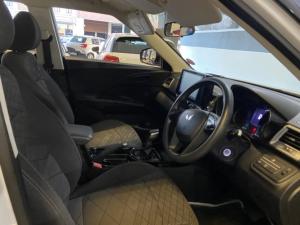 Mahindra XUV 3XO 1.2T MX2 auto - Image 5