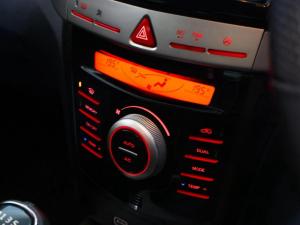 Mahindra XUV300 1.5TD W8 - Image 22