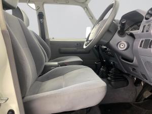 Toyota Landcruiser 76 4.5D V8 S/W - Image 12