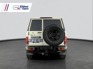 Toyota Landcruiser 76 4.5D V8 S/W - Image 5