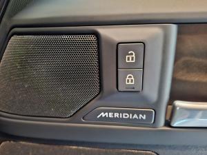 Land Rover Defender 110 D250 X-Dynamic SE - Image 20