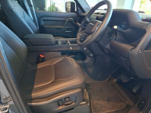 Land Rover Defender 110 D250 X-Dynamic SE - Image 21