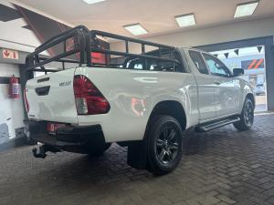 Toyota Hilux 2.4GD-6 Xtra cab Raider manual - Image 2