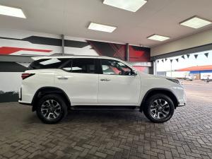 Toyota Fortuner 2.8GD-6 4x4 VX - Image 3