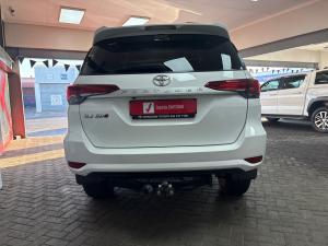 Toyota Fortuner 2.4GD-6 manual - Image 5