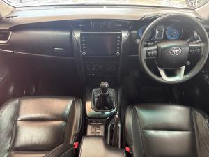 Toyota Fortuner 2.4GD-6 manual - Image 6