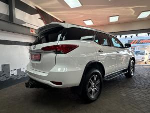 Toyota Fortuner 2.4GD-6 manual - Image 2