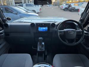 Toyota Land Cruiser 79 2.8GD-6 double cab auto - Image 6