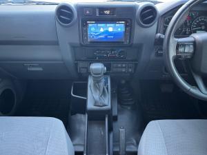 Toyota Land Cruiser 79 2.8GD-6 double cab auto - Image 10