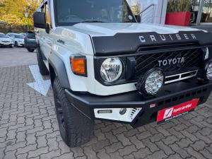Toyota Land Cruiser 79 2.8GD-6 double cab auto - Image 19